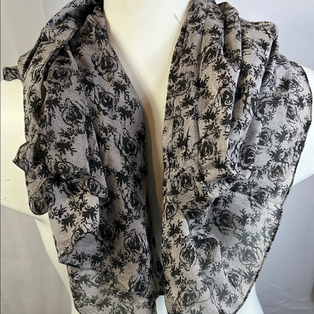 Chaudry KC Black and Gray Rose Patterned Scarf size 40x40 New 100% cotton